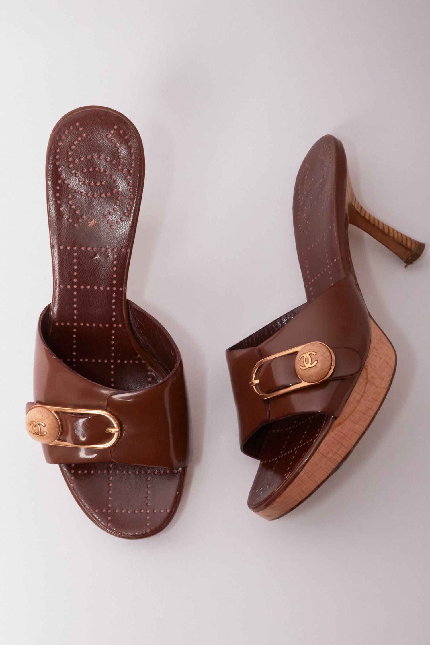 Chanel Brown Patent Leather CC Buckle Wooden Clog – Blummier